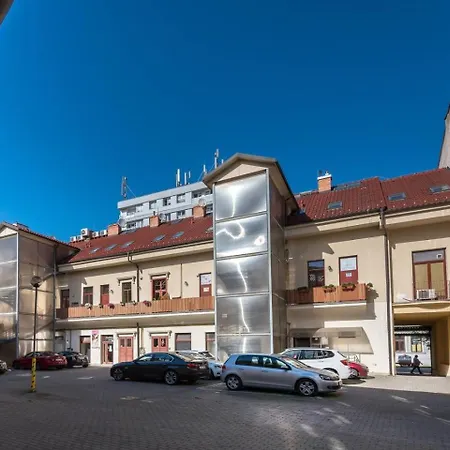 Apartment Understreet With Private Parking *