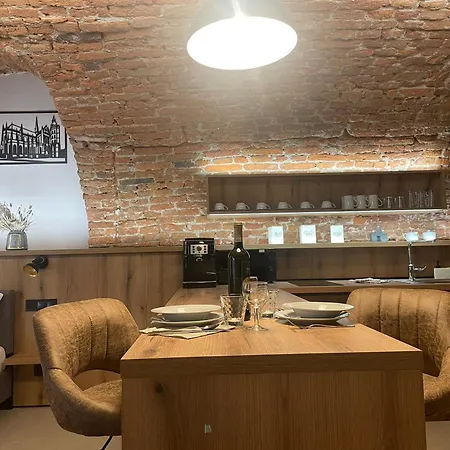 Understreet With Private Parking Appartement Košice