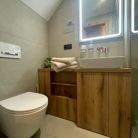 Apartament Understreet With Private Parking
