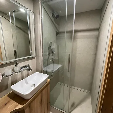 Understreet With Private Parking * Kösice