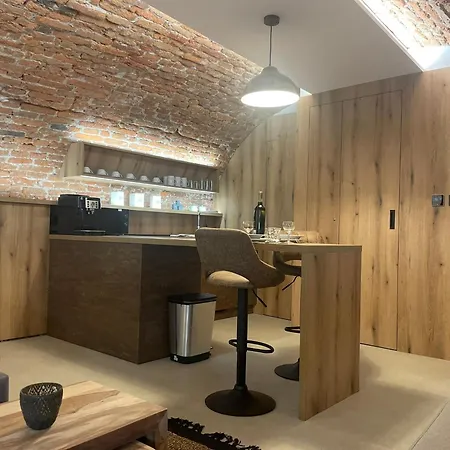 Understreet With Private Parking *